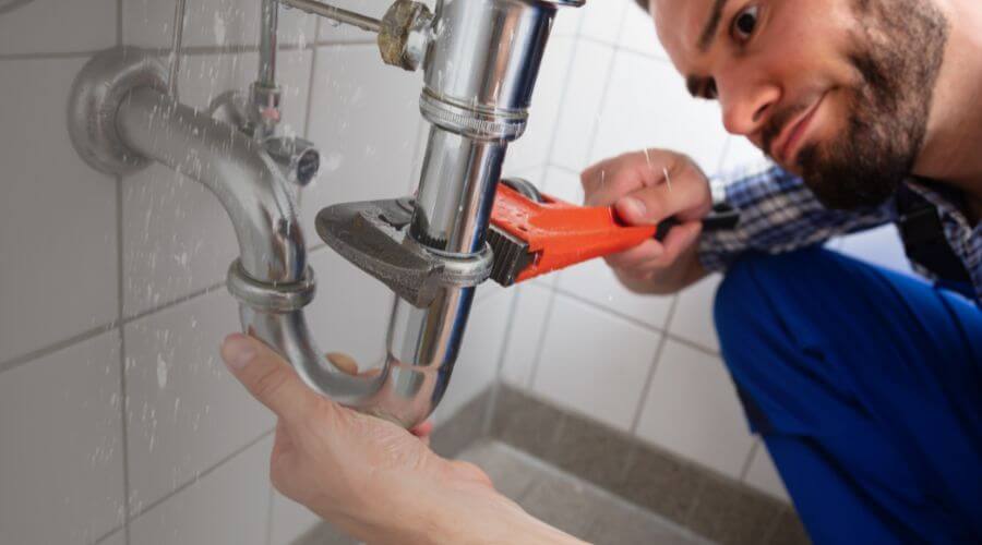 Expert burst pipe repair services in Sharon, KS